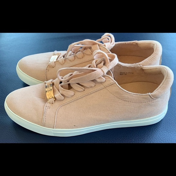 Never Worn “Kenneth Cole” Rose Blush Women’s Sneakers with Bling Details - Picture 4 of 8